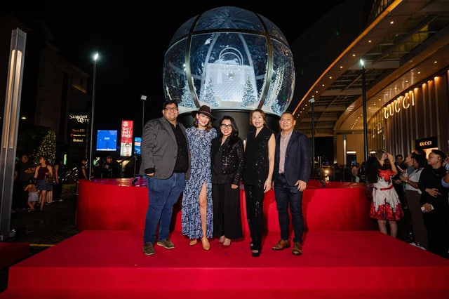 Sambut Momen Liburan, Michael Kors Hadirkan Snow Globe Megah di Senayan City