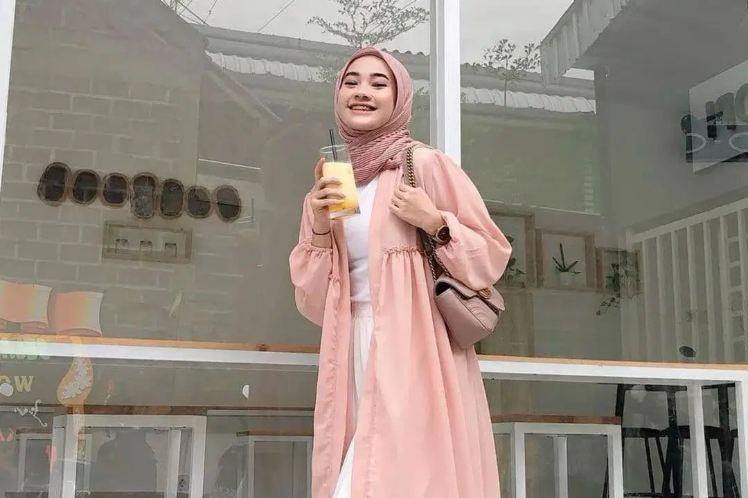Baju Pink Salem Cocok Dengan Jilbab Warna Apa? 12 Inspirasi Warna Elegan dan Kekinian