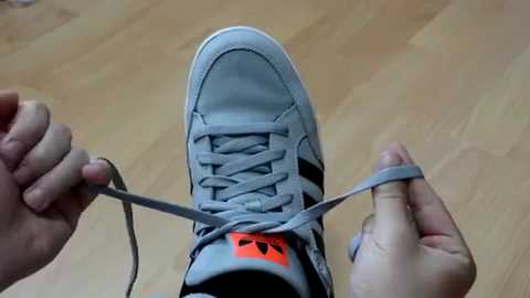 たった2秒でスニーカーの靴紐を結ぶ方法
