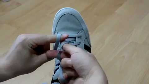たった2秒でスニーカーの靴紐を結ぶ方法